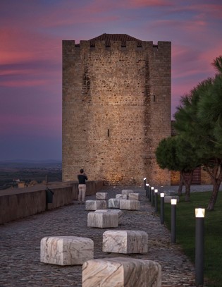 Donde el camino abraza al ocaso