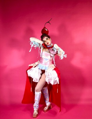 Diseño de personajes para la obra El deseo atrapado por la cola: La tarta. Una perspectiva surrealista y contemporánea.